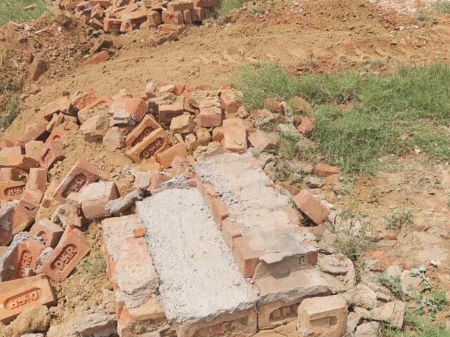 ग्राम भिक्कनपुर में 18 बीघे में विकसित हो रही अवैध कॉलोनी को जी0डी0ए0 ने किया ध्वस्त‘‘