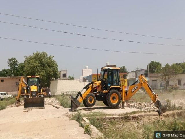 मोदीनगर क्षेत्र में अवैध कालोनी पर प्राधिकरण ने की ध्वस्तीकरण व सीलिंग की कार्यवाही‘‘