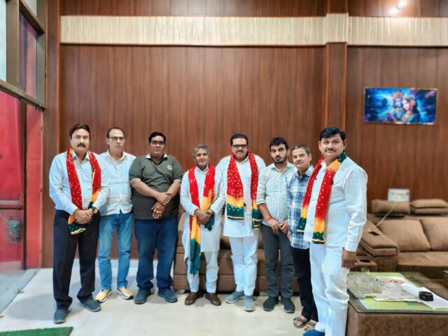 अखिल भारतीय त्यागी समुदाय ट्रस्ट के राष्ट्रीय अध्यक्ष नंदकिशोर त्यागी की मौजूदगी में समाजहित पर हुई विशेष चर्चा