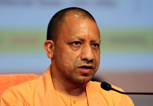 योगी सरकार का बड़ा फैसला: अब आधा होगा मंत्रियों-अफसरों का काफिला, पेट्रोल बचाने पर जोर
