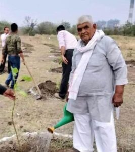 ललितपुर में रिटायर्ड शिक्षक ने जहर खाकर दी जान, सुसाइड नोट में पूर्व IPS समेत 7 लोगों पर लगाए गंभीर आरोप
